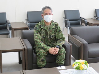 17日 第7高射特科連隊長兼静内駐屯地司令 谷坂忠俊 1佐.JPG