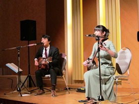 片山恵理さんによる唄三線の沖縄民謡演奏