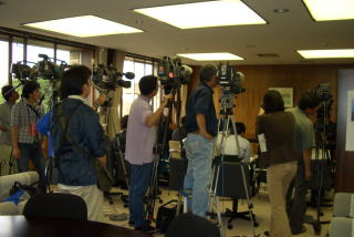 記者会見の写真2