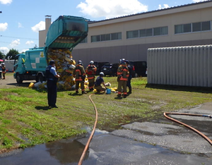 写真 パッカー車1