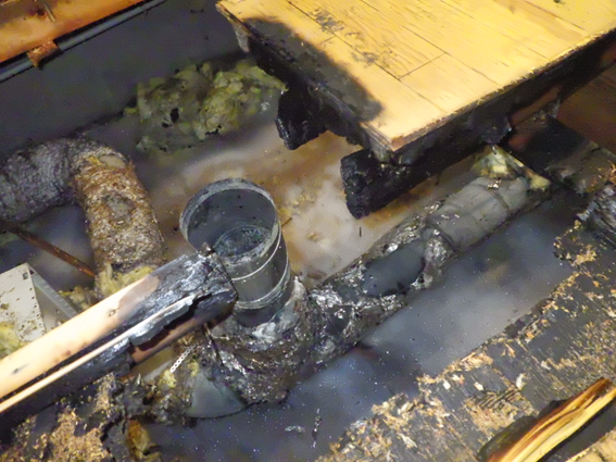 床下の延焼状況の画像
