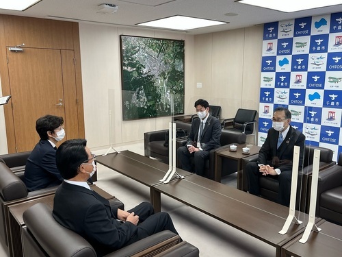 写真 寄附採納のようす2