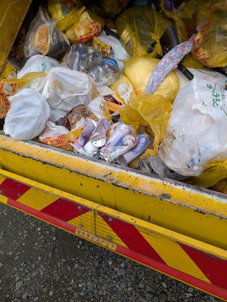 パッカー車の中の写真