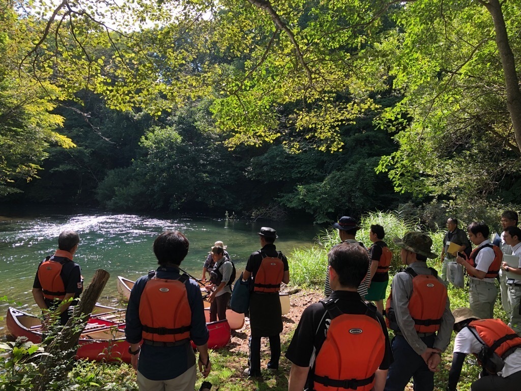 写真 現地視察のようす1