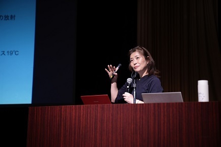 写真 基調講演のようす