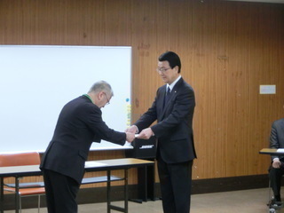 写真 諮問書の交付のようす