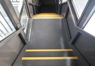 階段1の内部の写真