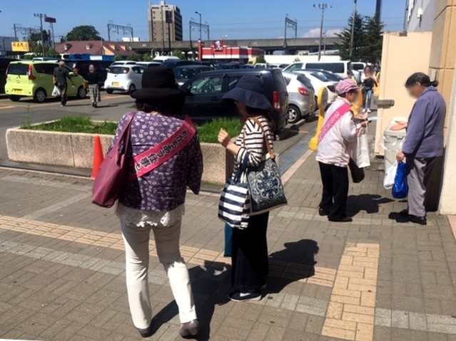 写真 街頭啓発のようす