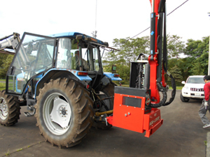 トラクターけん引式草刈機の写真2