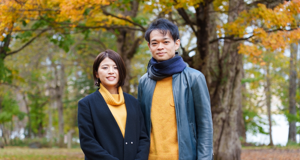 小林真帆さん、一成さん夫妻の写真