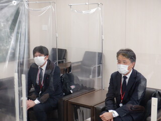 05-01(一社)日本血液製剤機構新旧千歳工場長による表敬.JPG