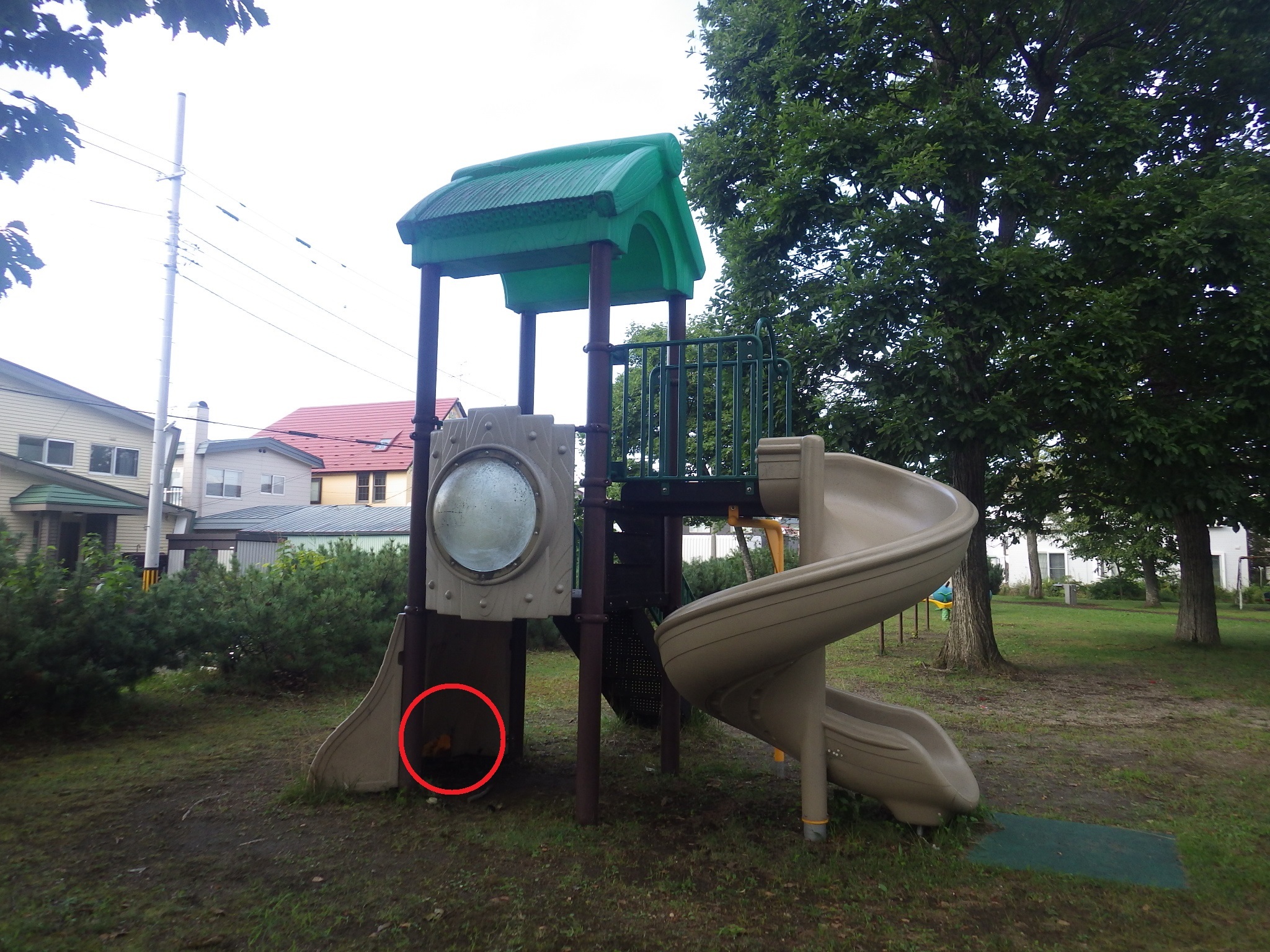 白樺公園複合遊具01.JPG