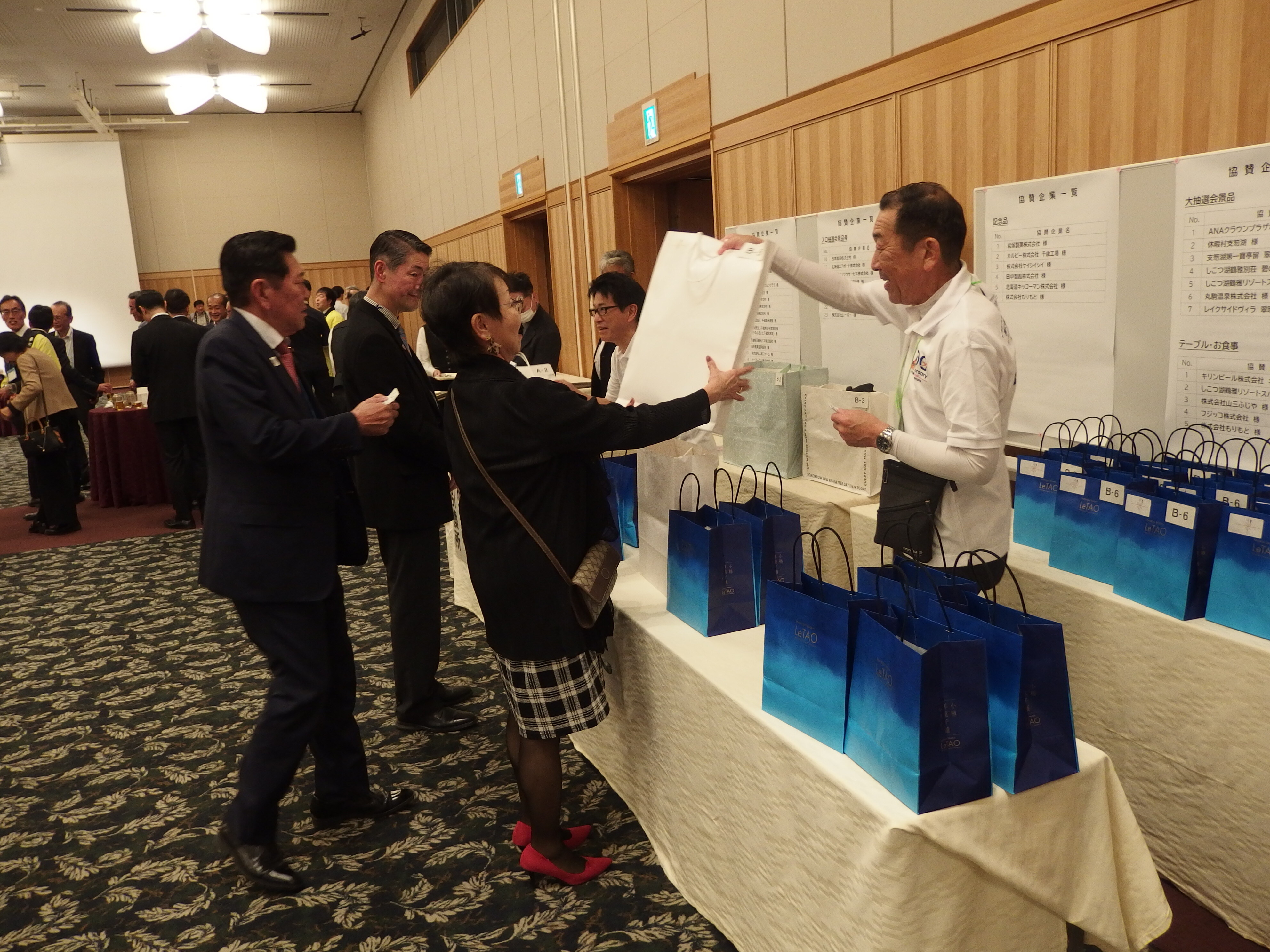 R7_入口抽選の様子.JPG