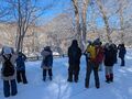 千歳川上流域の対岸を双眼鏡で観察