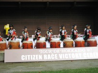 太鼓演奏を披露する「支笏湖国際太鼓ジュニア」の子どもたち