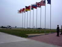 駐機場にはG8各国の国旗を掲揚