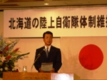 山口市長による決議案の読み上げ