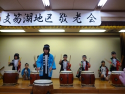 千歳・支笏湖国際太鼓ジュニアの太鼓演奏で開幕