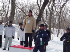 ８ｋｍ種目のスターターをつとめました（山口市長）