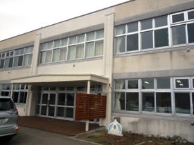 移転オープンした埋蔵文化財センター(旧長都小中学校校舎)