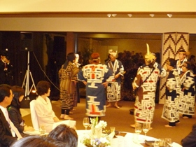 夕食会で披露されたアイヌ文化の紹介とアイヌ古式舞踊