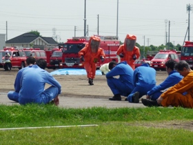 通報を受け救助に駆けつけた消防隊員