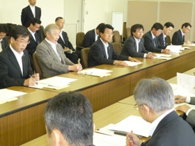 東京航空局への北海道空港協会の要望のようす