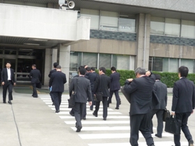 （北海道航空協会）国土交通省への要望に向かうようす