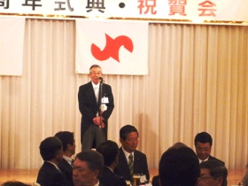 式典終了後、千歳商工会議所  伊藤繁樹副会頭の開会あいさつで祝賀会がはじまりました。