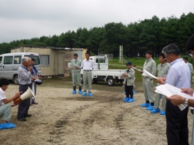 佐々木農園（中央地区）ではハスカップの育成状況等の説明を受けました。