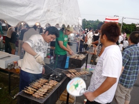 地元の方々による出店（おいしものが盛りだくさん！）