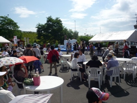 天候に恵まれた会場の風景