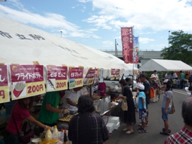 品ぞろい豊富な出展のようす