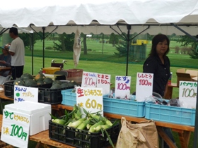 地元農産物の直売もありました