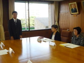 山口市長のあいさつのようす