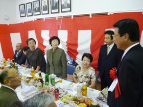 多くの町内会の皆さんとお祝いしました