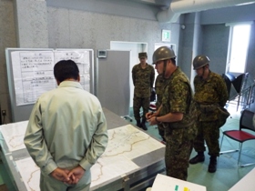 陸上自衛隊第１１普通科連隊による樽前山噴火災害時における救出実証訓練（市内から支笏湖まで避難経路を実際に７３式装甲車、８７式偵察警戒車を走行させ避難経路の検証を行う。）