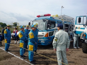 北海道警察機動隊レスキュー車と隊員のみなさん