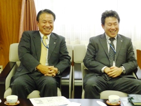  （株）デンソーエレクトロニクス  杉本正和代表取締役社長、輿石将次取締役経営管理部長