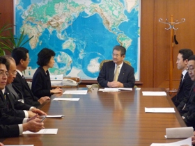 北澤大臣、松本大輔大臣政務官に対応いただきました