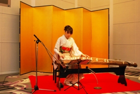 千歳市出身の琴演奏家  三浦可栄様の演奏をいただきました。