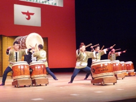 オープニングを飾る清流長都太鼓