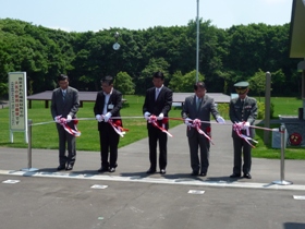 佐藤北海道防衛局次長、荒川石狩振興局長、山口市長、本宮市議会議長、住田第1高射特科団長  訓練広場の様子