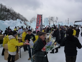 一足早い春の訪れに長い行列が出きました1