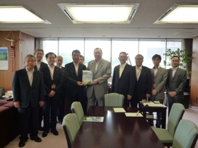 （北海道空港協会）国土交通省  津島恭一大臣政務官へ要望