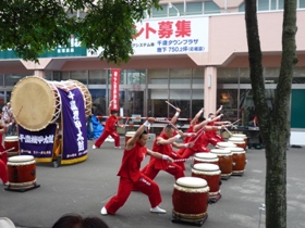 機甲太鼓の勇壮な演奏