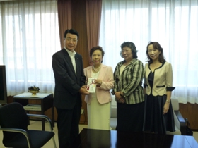 寄附採納（千歳商工会議所女性会）