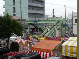 お隣では千歳神社のお祭りでした