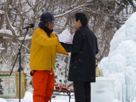 氷像引渡し式  