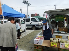 新鮮な果物も販売されています